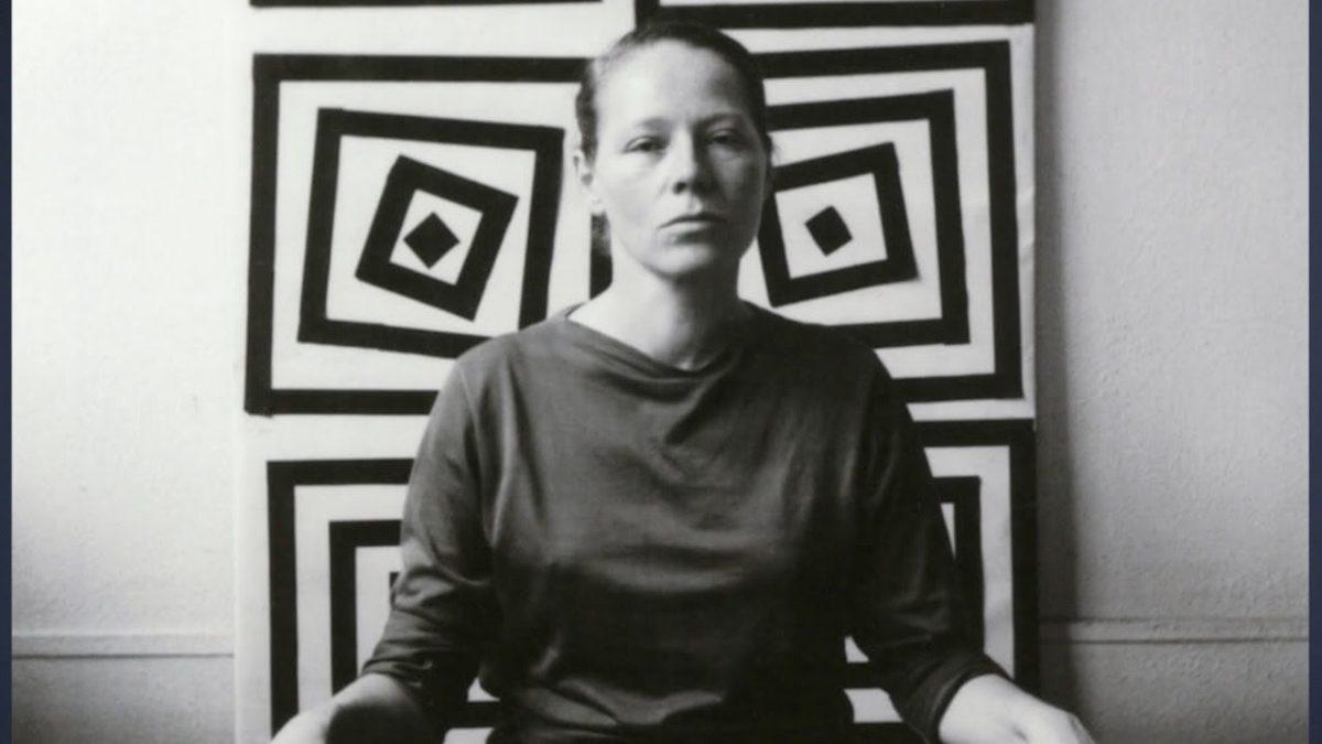 Fotografia de Vera Molnár, captura de ecrã do vídeo "Generative Art Exploration Chapter V: The Life and Work of Vera Molnár"