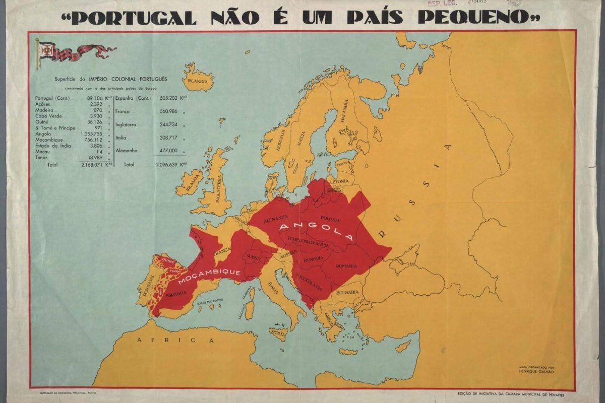 Cartaz 'Portugal não é um país pequeno: superfícies do império colonial português comparadas com as dos principais países da europa' / O cartaz teve origem na Exposição Colonial de 1934, e é um cartaz que projecta a dimensão colonial português no território europeu de modo a comparar a sua dimensão. O mapa é visivelmente antigo, os territórios estão ilustrados a amarelo e a área correspondente À dimensão colonial portuguesa está ilustrada a vermelho.